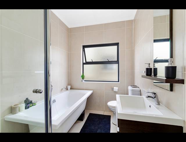2 BEDROOM APARTMENT FOR SALE IN FOURWAYS